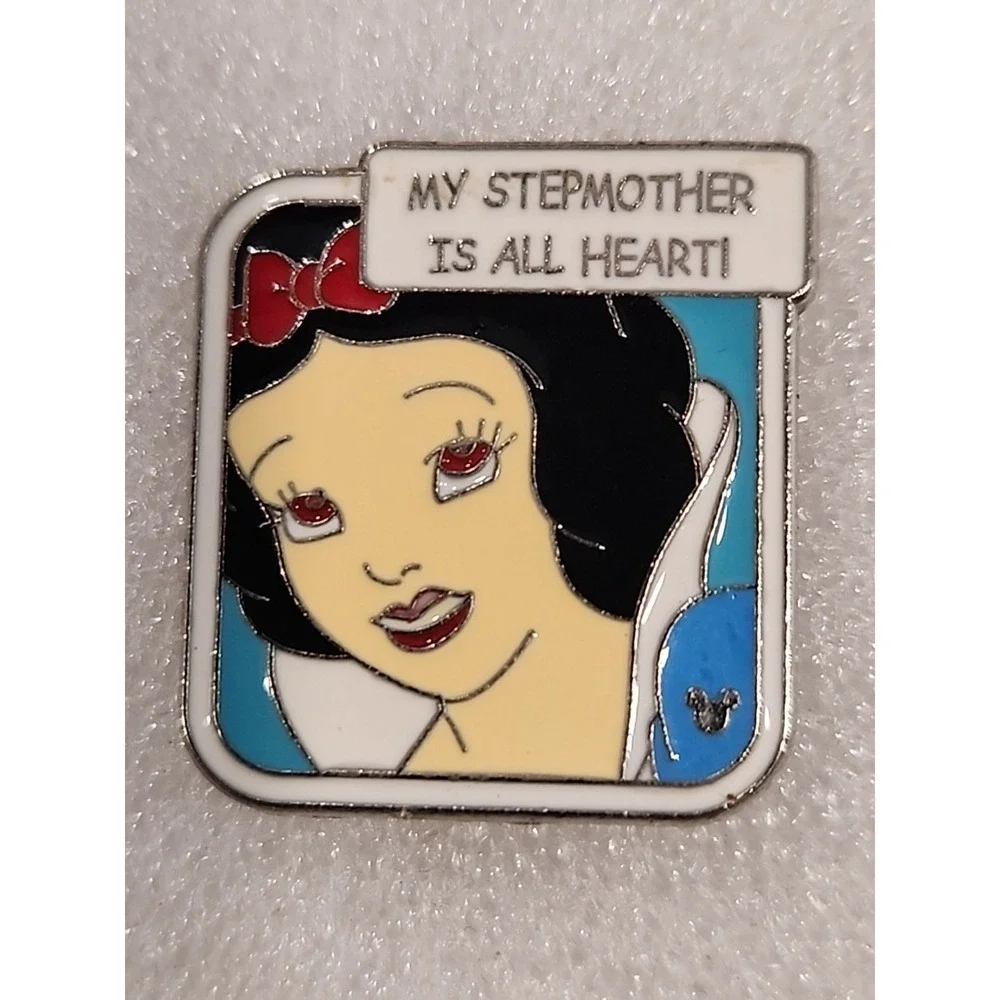 Disney‎ Pin Snow White Princess Quote My Stepmother is all heart DLR 2007 51762